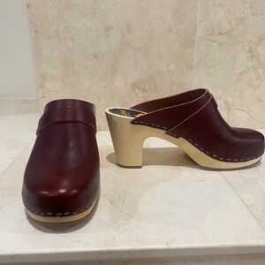 Never worn Swedish Hasbeens Classic Slip In Clogs